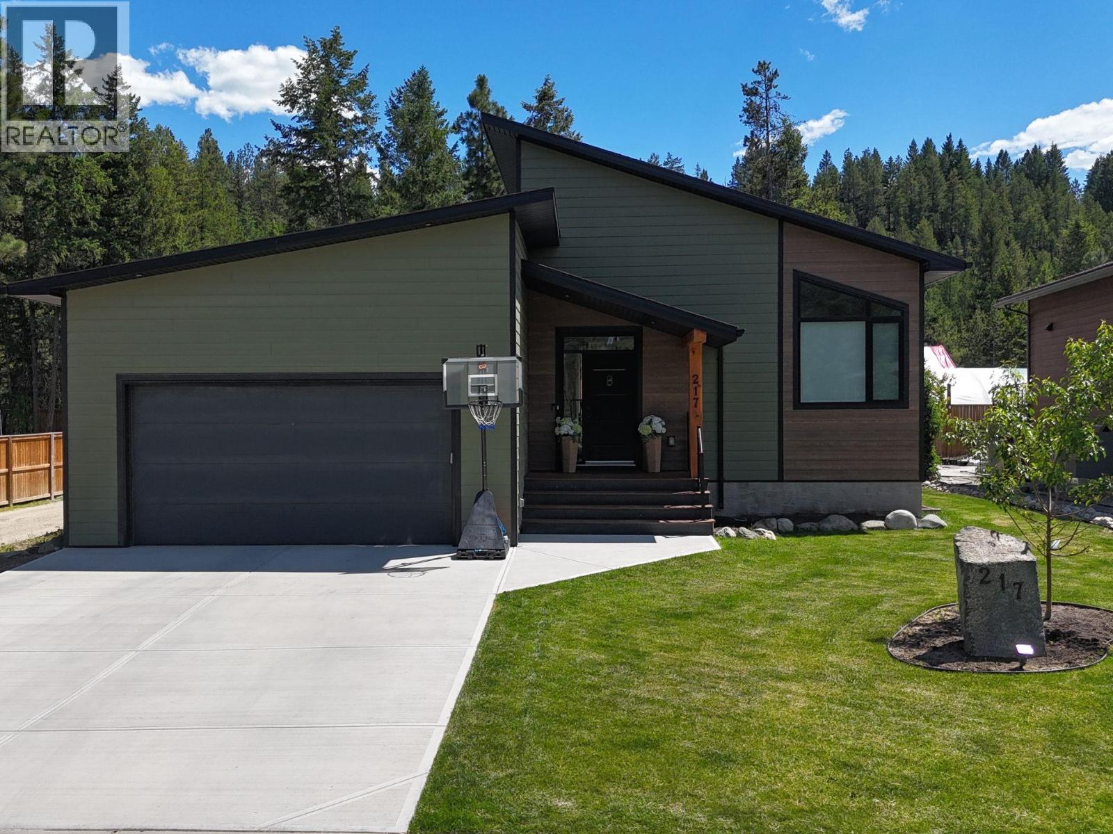 217 Shadow Mountain Boulevard, Cranbrook, British Columbia  V1C 0C6 - Photo 1 - 10401026