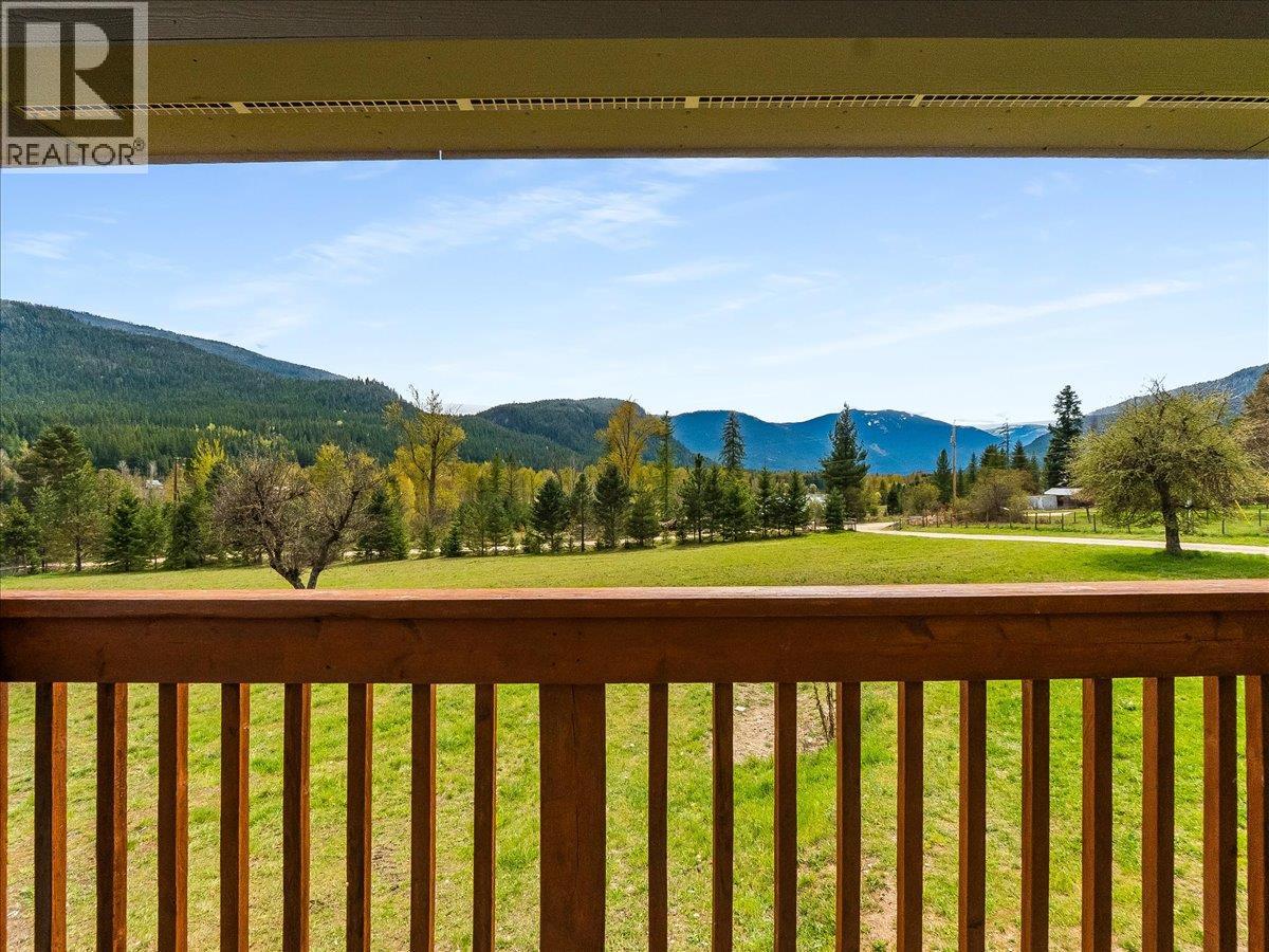 6810 & 6814 Brooks Road, Appledale, British Columbia  V0G 2J0 - Photo 13 - 10400518