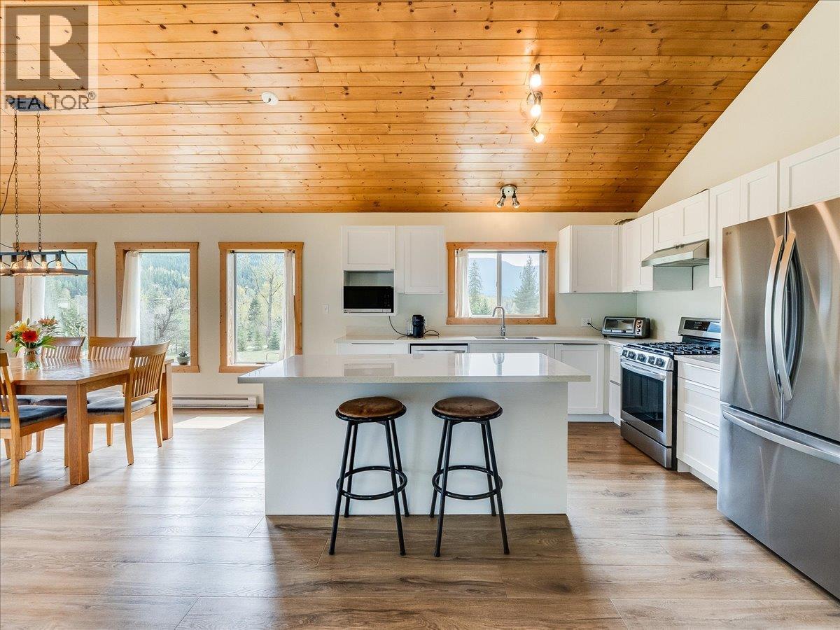 6810 & 6814 Brooks Road, Appledale, British Columbia  V0G 2J0 - Photo 19 - 10400518