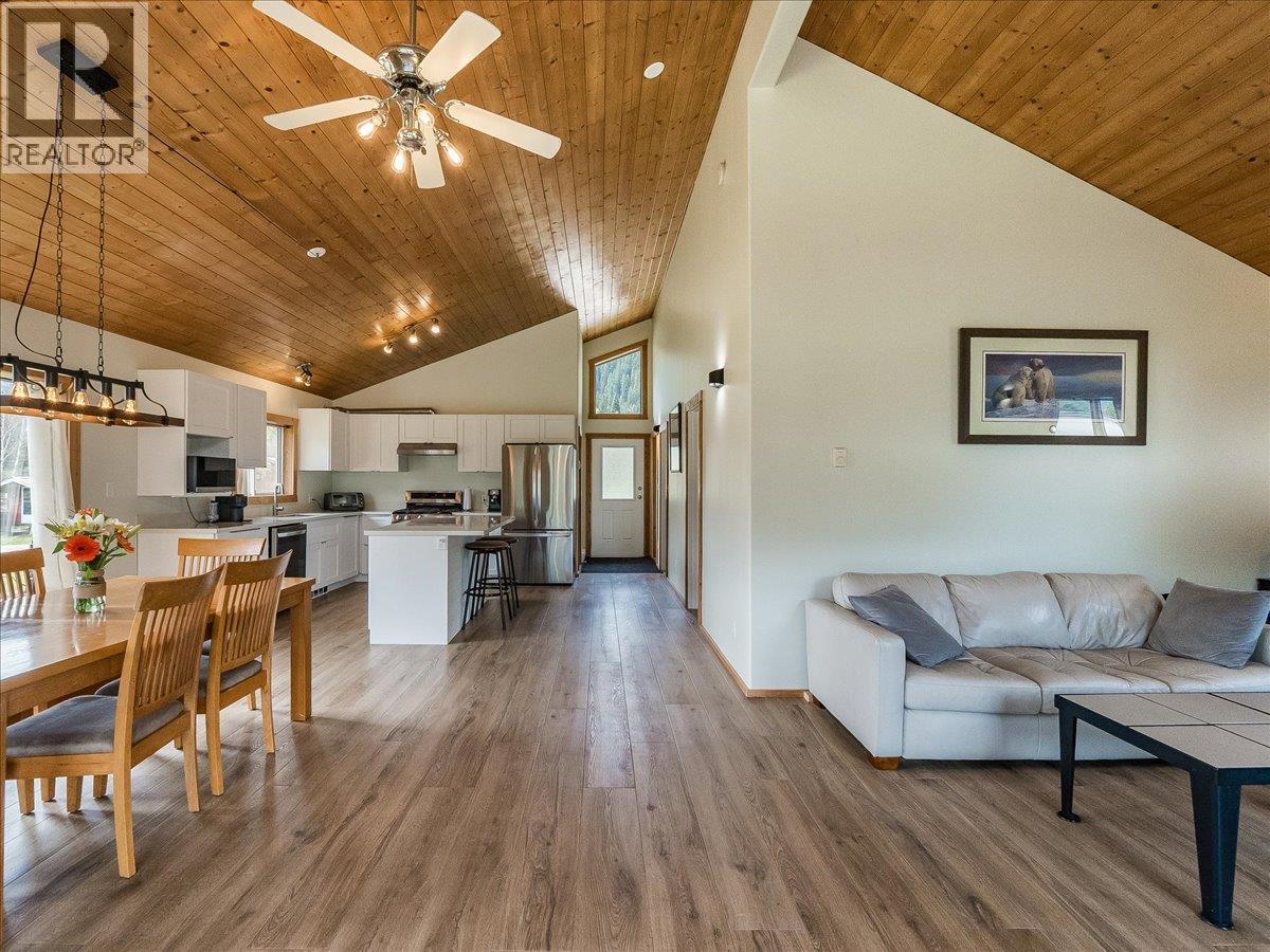 6810 & 6814 Brooks Road, Appledale, British Columbia  V0G 2J0 - Photo 30 - 10400518