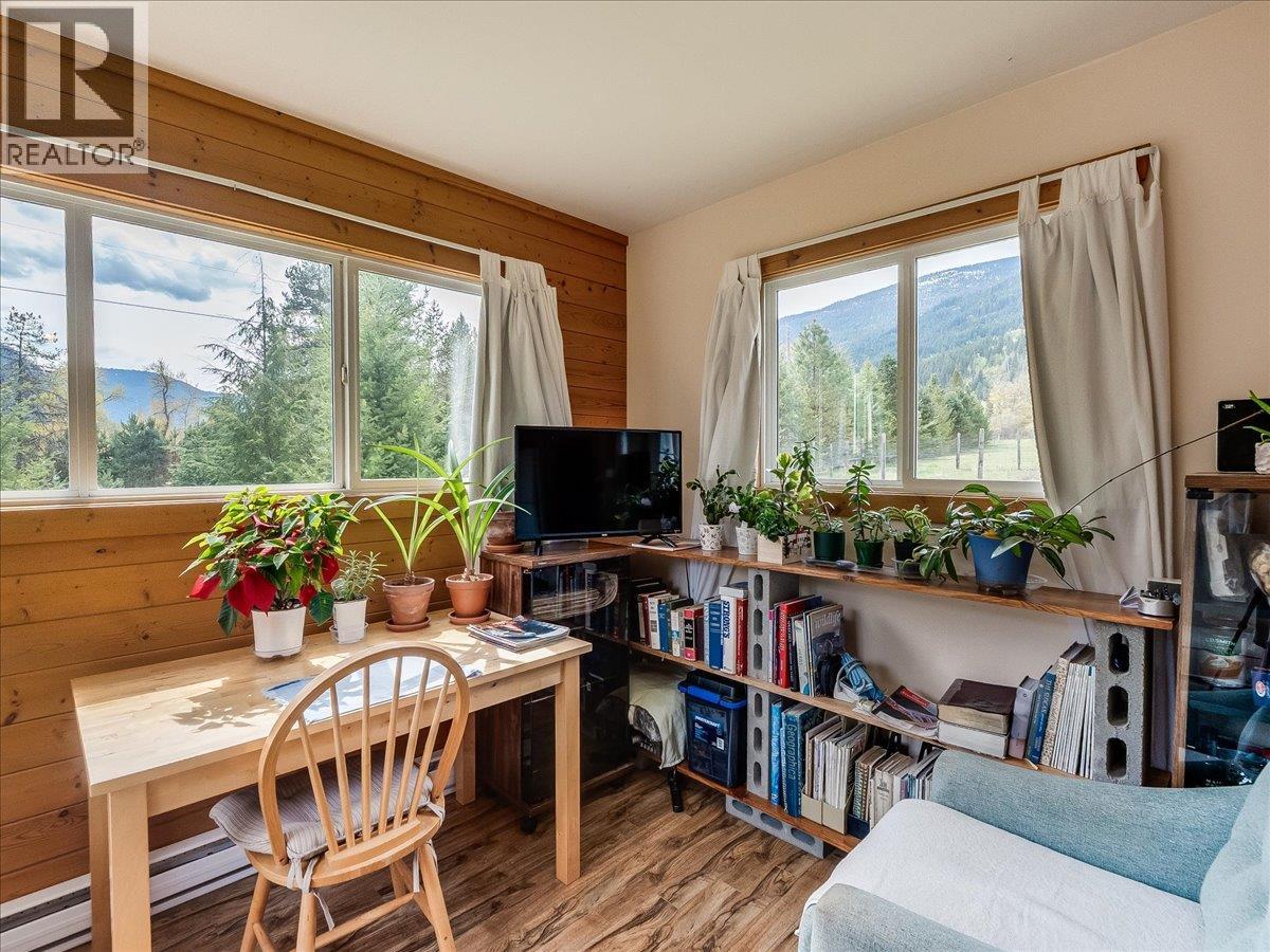 6810 & 6814 Brooks Road, Appledale, British Columbia  V0G 2J0 - Photo 66 - 10400518