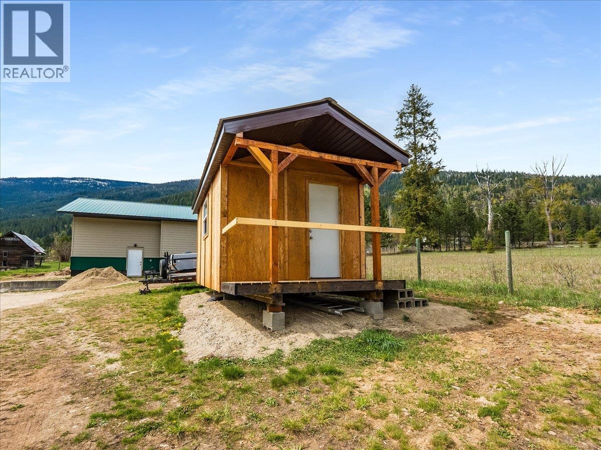 6810 & 6814 Brooks Road, Appledale, British Columbia  V0G 2J0 - Photo 70 - 10400518