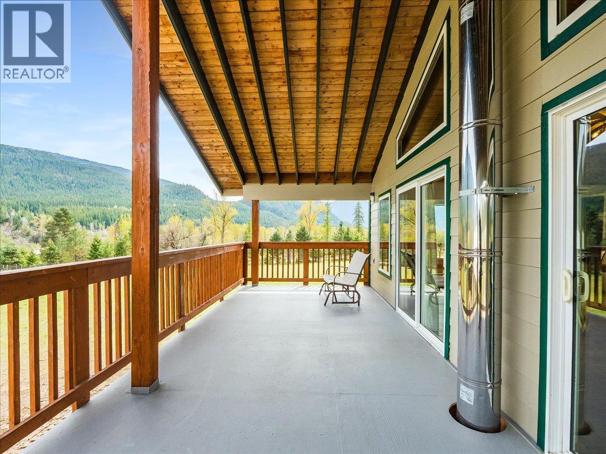 6810 & 6814 Brooks Road, Appledale, British Columbia  V0G 2J0 - Photo 8 - 10400518
