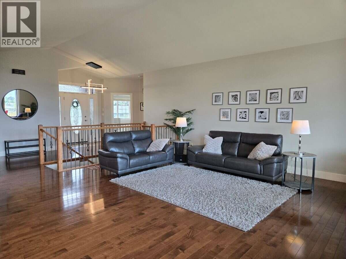 7958 Mccallum View Drive, Grand Forks, British Columbia  V0H 1H2 - Photo 7 - 10401092