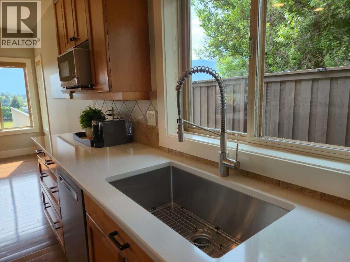 7958 Mccallum View Drive, Grand Forks, British Columbia  V0H 1H2 - Photo 9 - 10401092