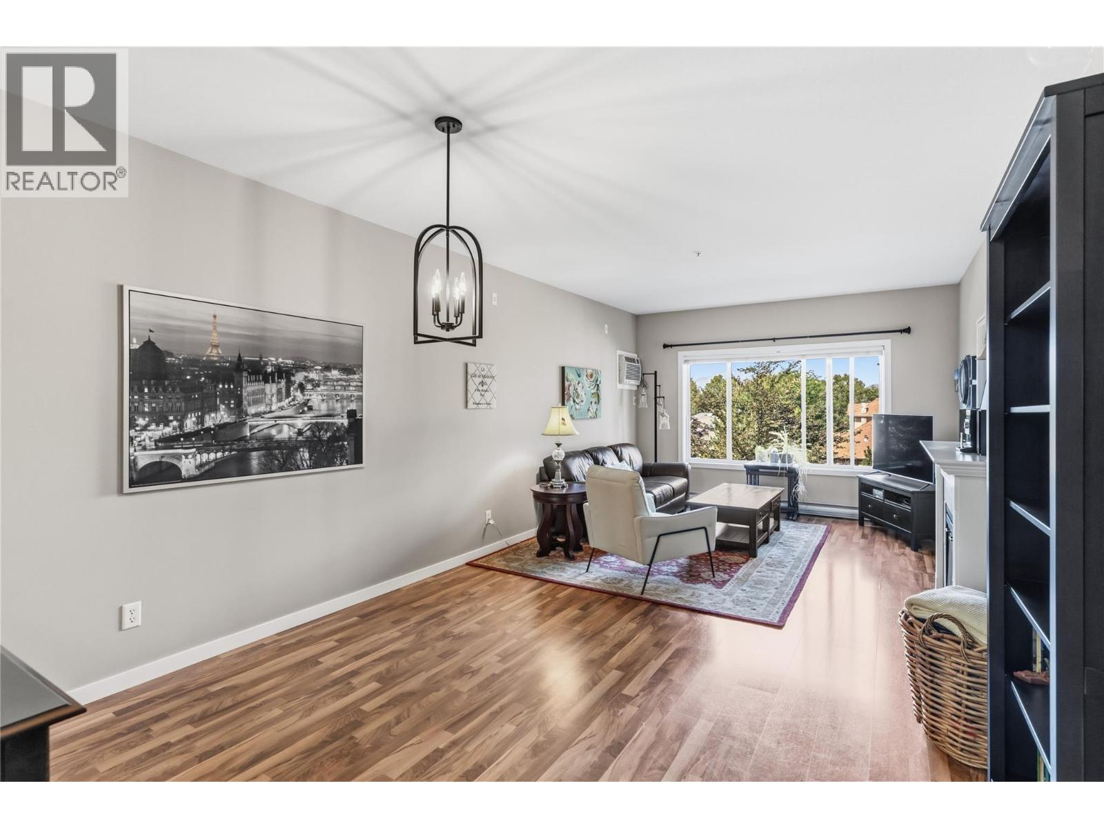 688 Lequime Road Unit# 301, Kelowna, British Columbia  V1W 1A4 - Photo 1 - 10400965