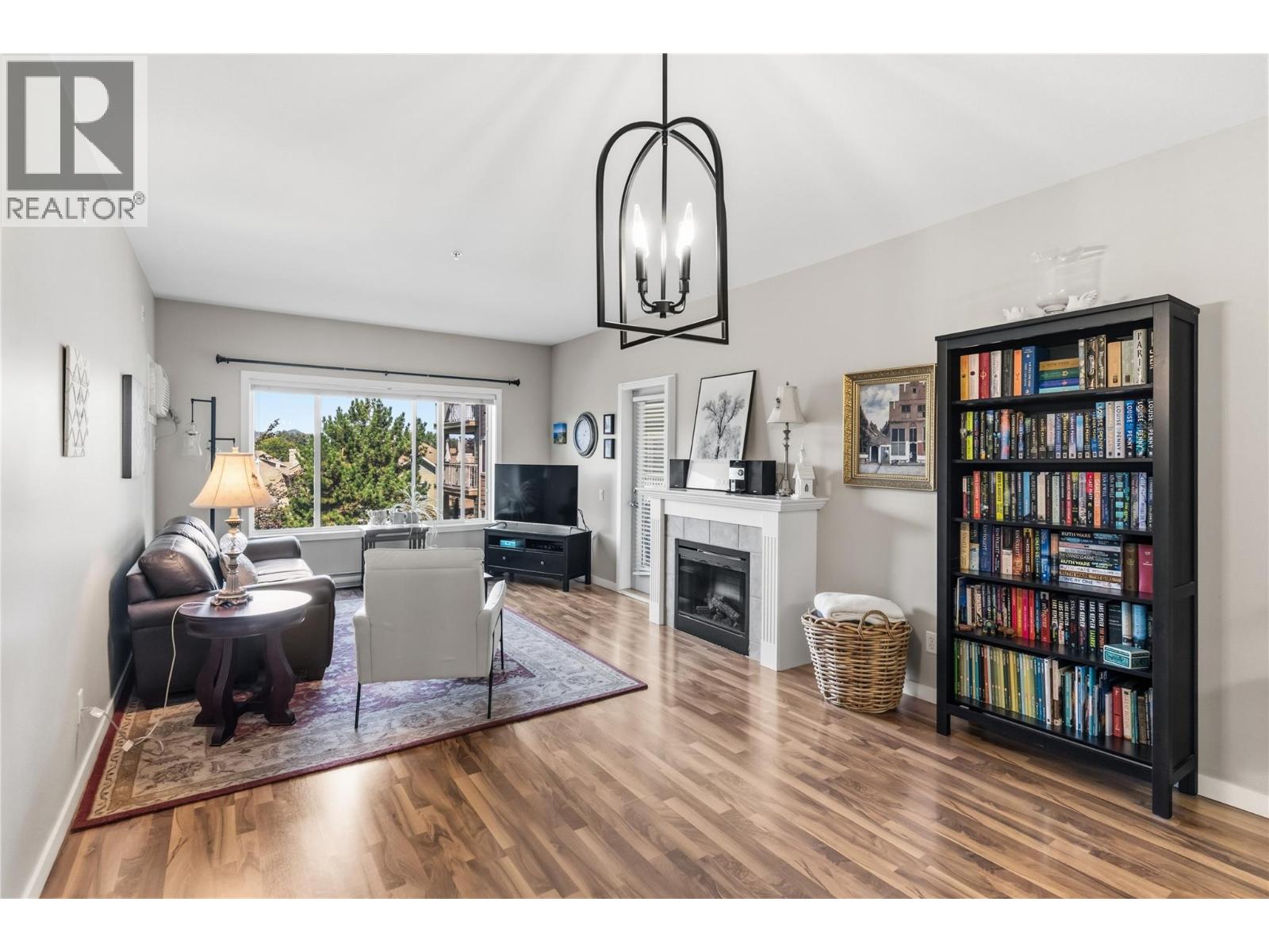 688 Lequime Road Unit# 301, Kelowna, British Columbia  V1W 1A4 - Photo 2 - 10400965