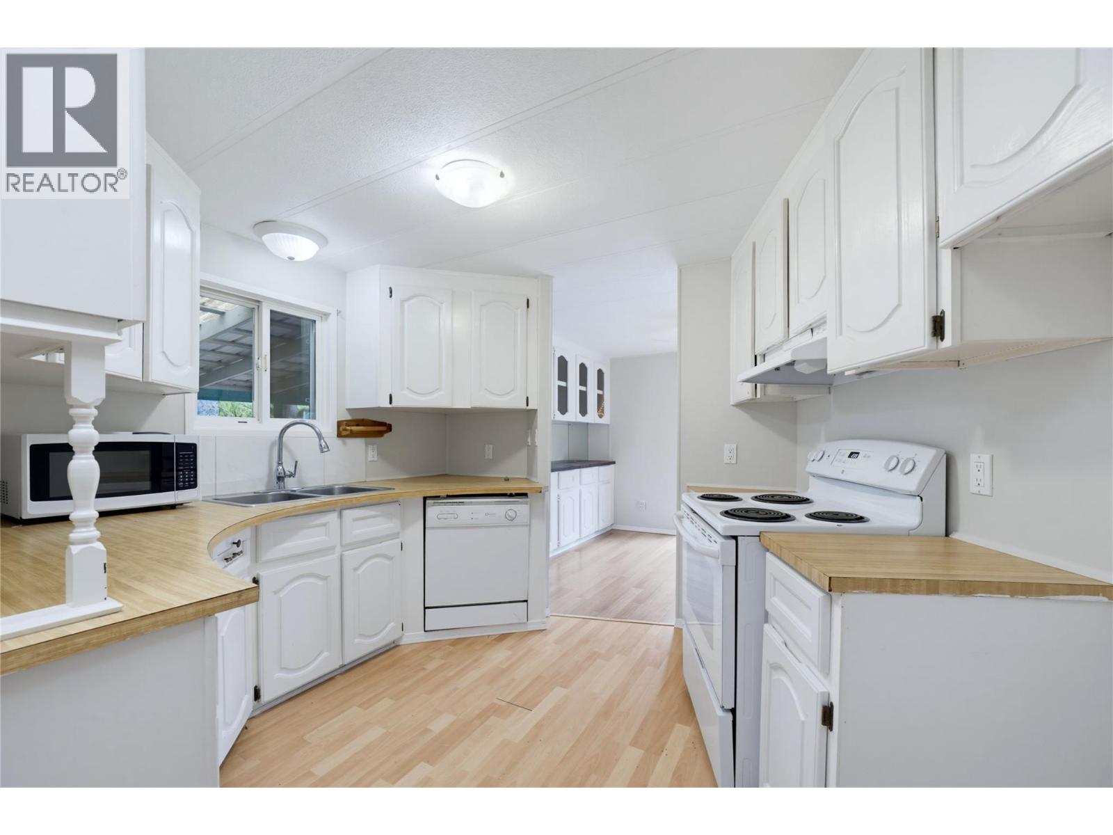 5 97a Highway Unit# 8, Sicamous, British Columbia  V0E 2V1 - Photo 3 - 10401090