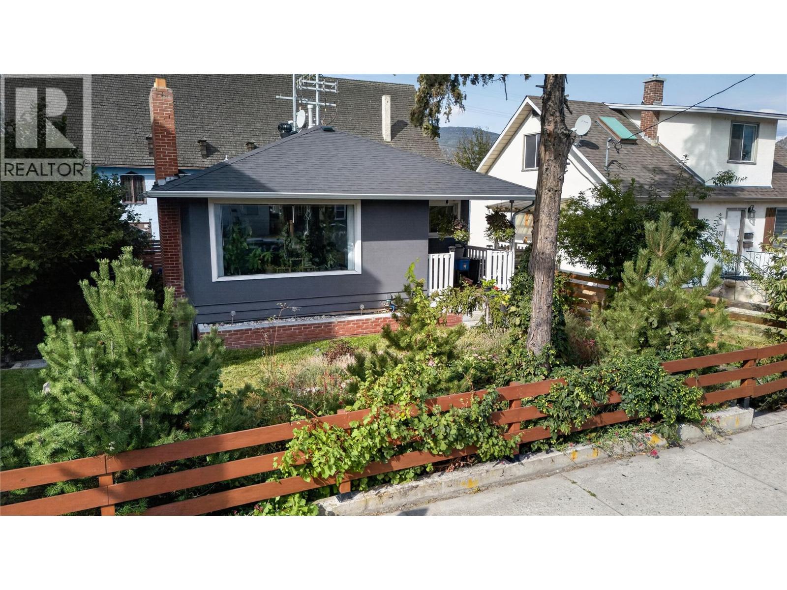 689 Ellis Street, Penticton, British Columbia  V2A 4M5 - Photo 1 - 10400924