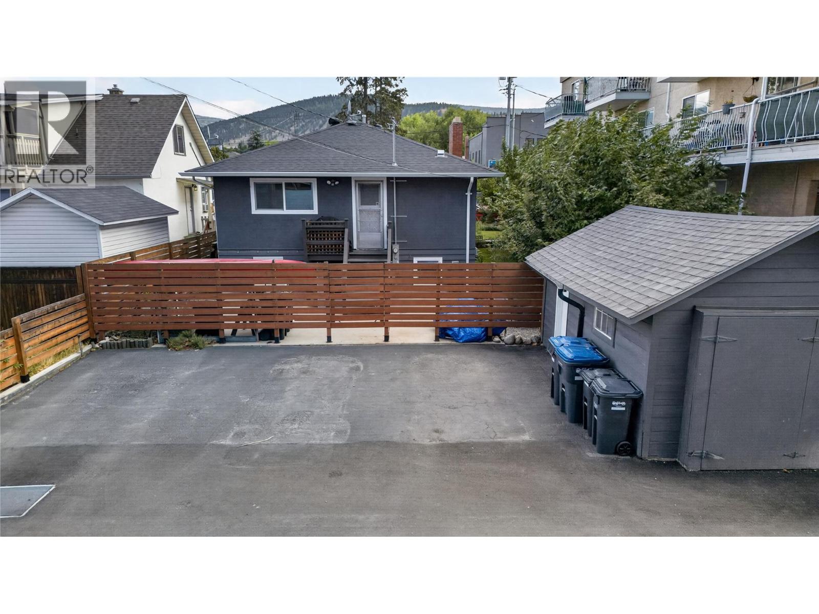 689 Ellis Street, Penticton, British Columbia  V2A 4M5 - Photo 2 - 10400924