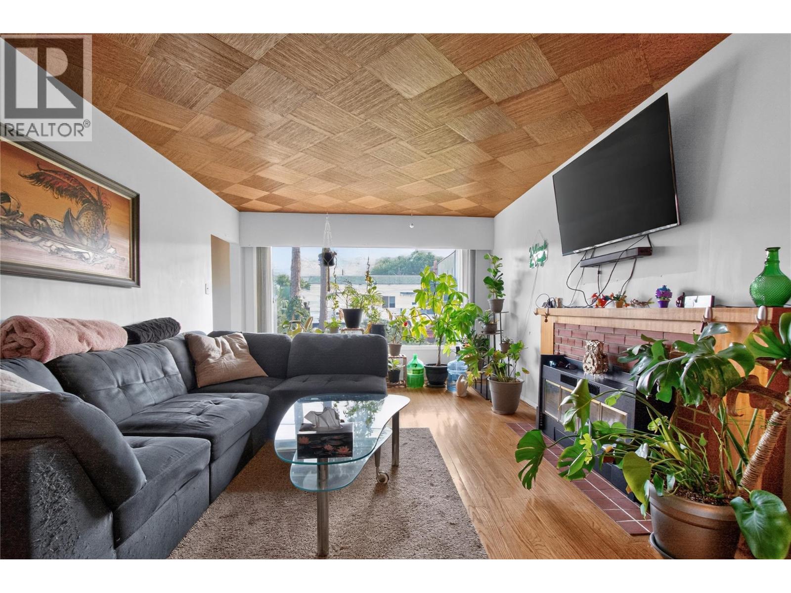 689 Ellis Street, Penticton, British Columbia  V2A 4M5 - Photo 3 - 10400924