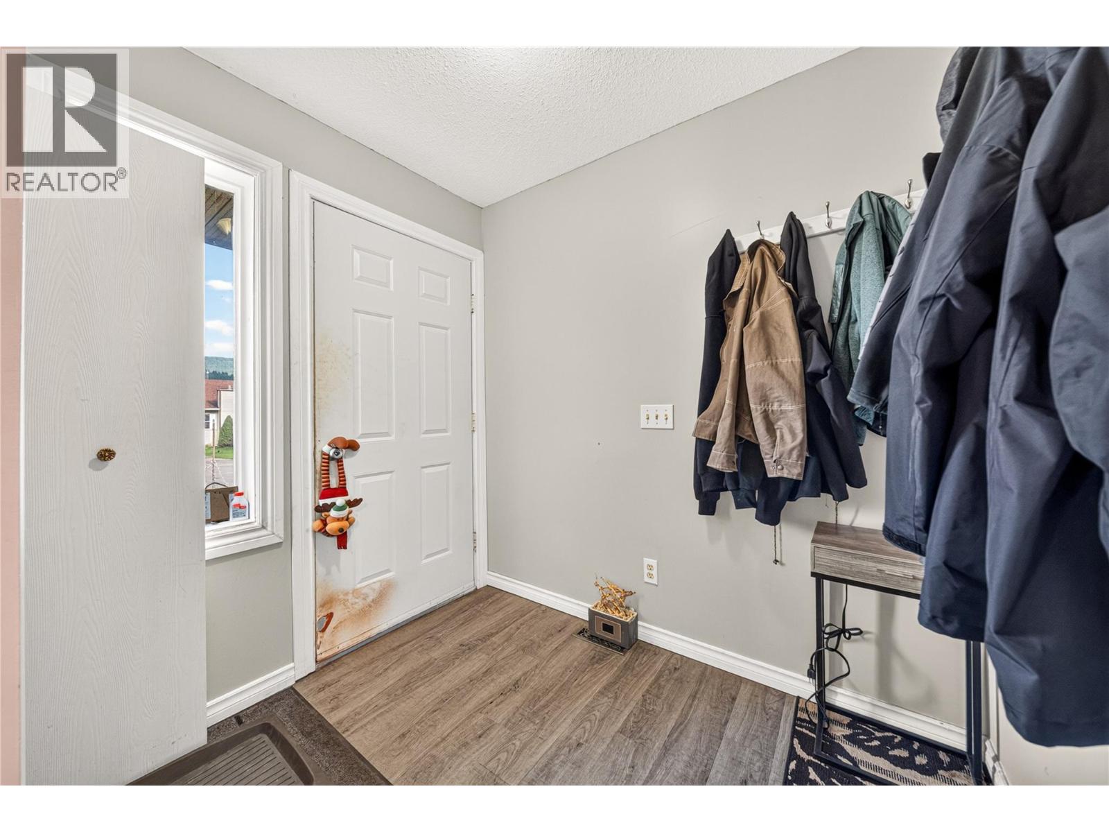 31 Cariboo Drive, Elkford, British Columbia  V0B 1H0 - Photo 3 - 10400989