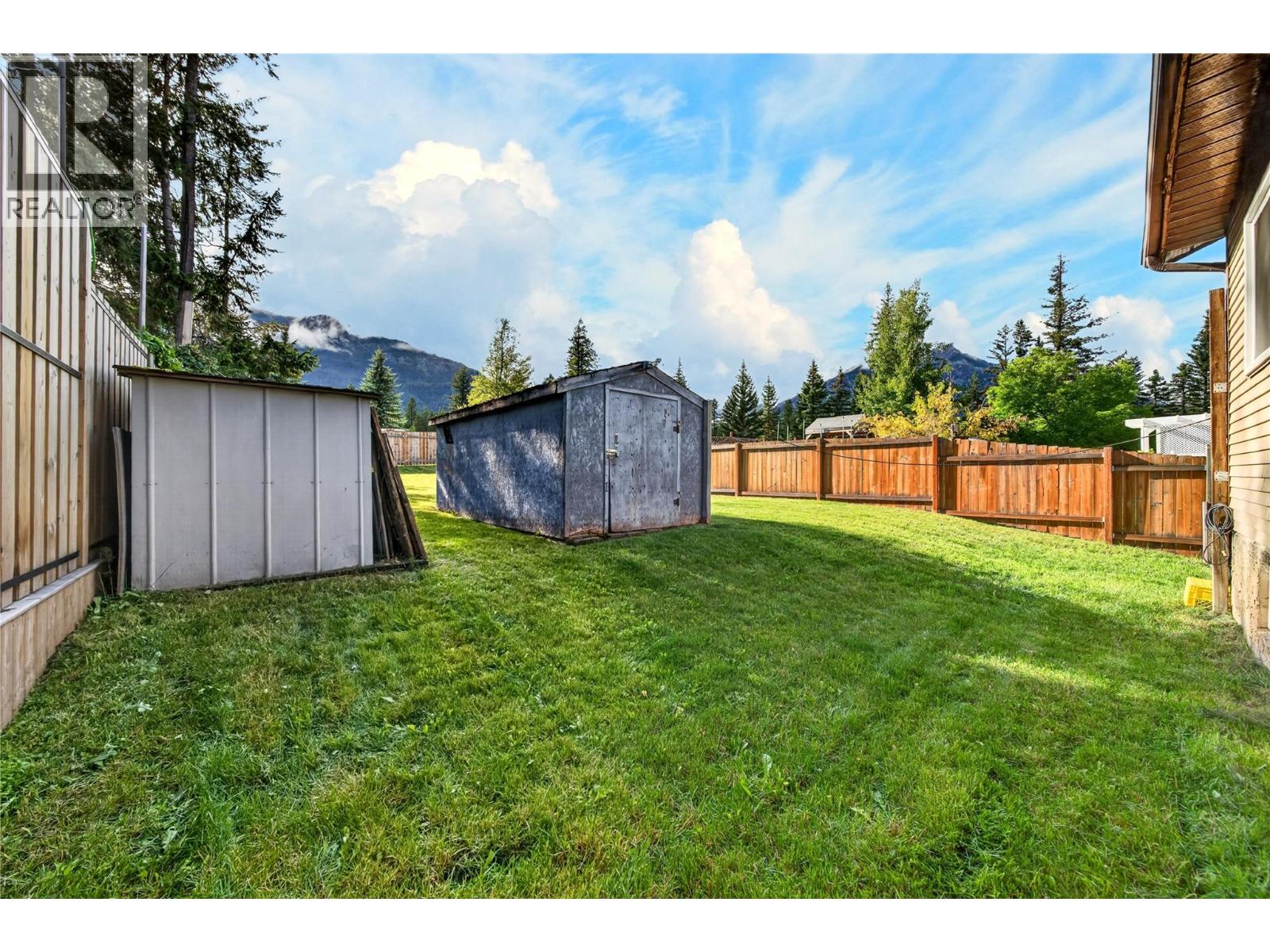 31 Cariboo Drive, Elkford, British Columbia  V0B 1H0 - Photo 47 - 10400989