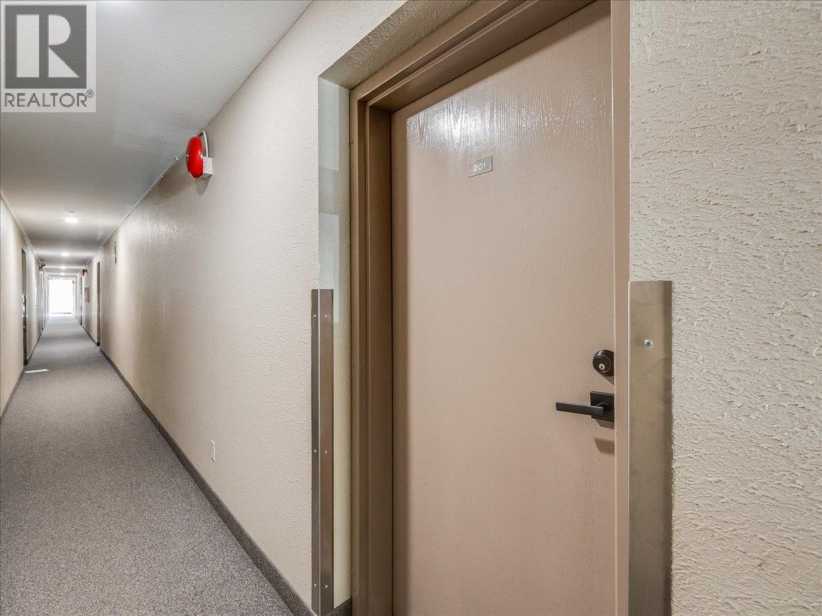 880 Wordsworth Avenue Unit# 201, Warfield, British Columbia  V1R 2V9 - Photo 6 - 10401004