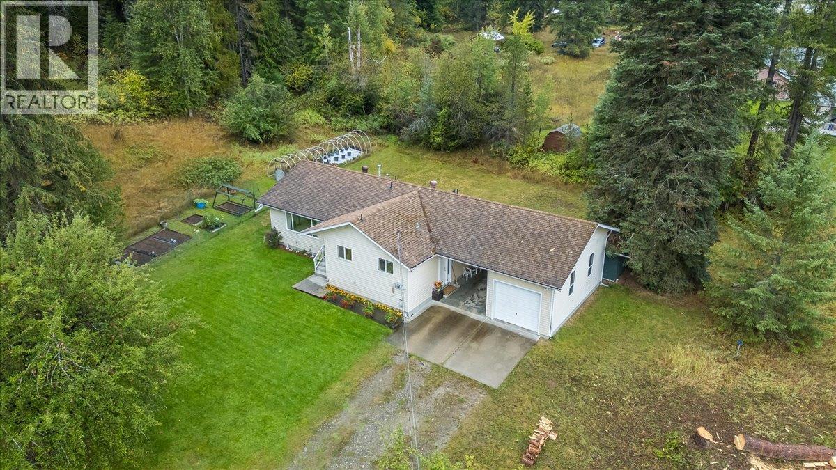 1764 Green Road, Fruitvale, British Columbia  V0G 1L1 - Photo 1 - 10400967