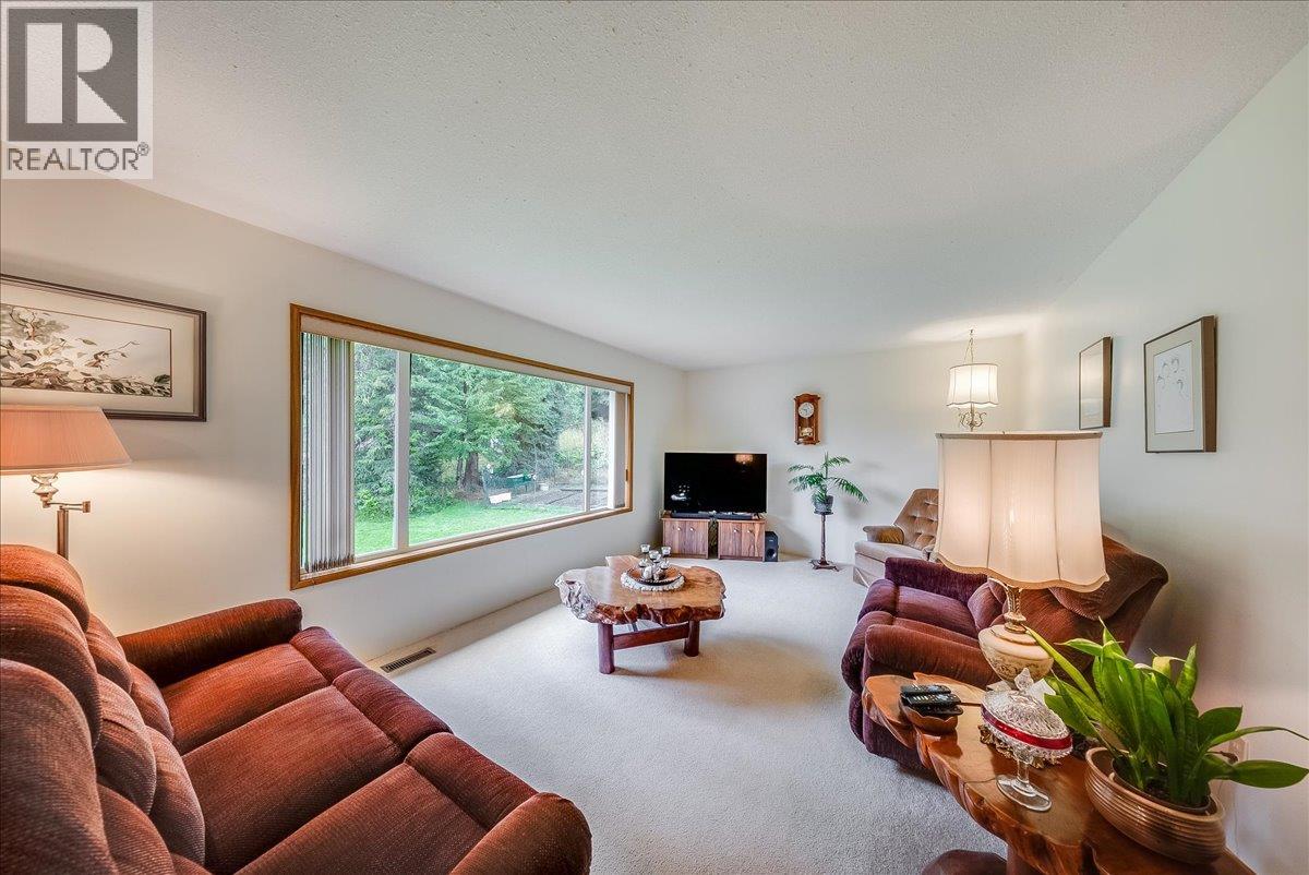 1764 Green Road, Fruitvale, British Columbia  V0G 1L1 - Photo 19 - 10400967