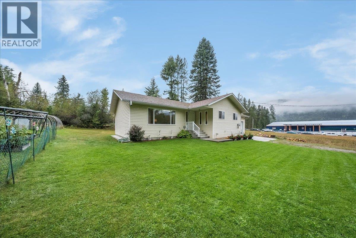 1764 Green Road, Fruitvale, British Columbia  V0G 1L1 - Photo 3 - 10400967