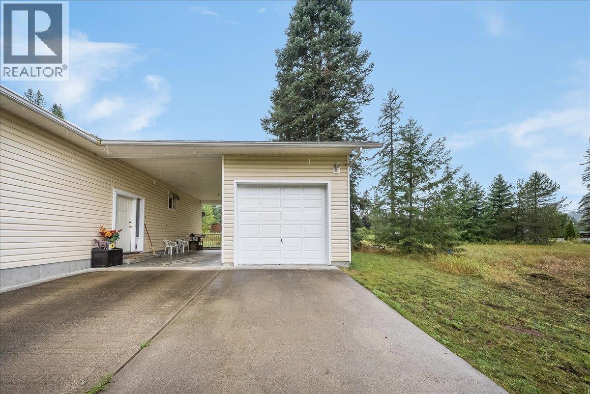 1764 Green Road, Fruitvale, British Columbia  V0G 1L1 - Photo 49 - 10400967