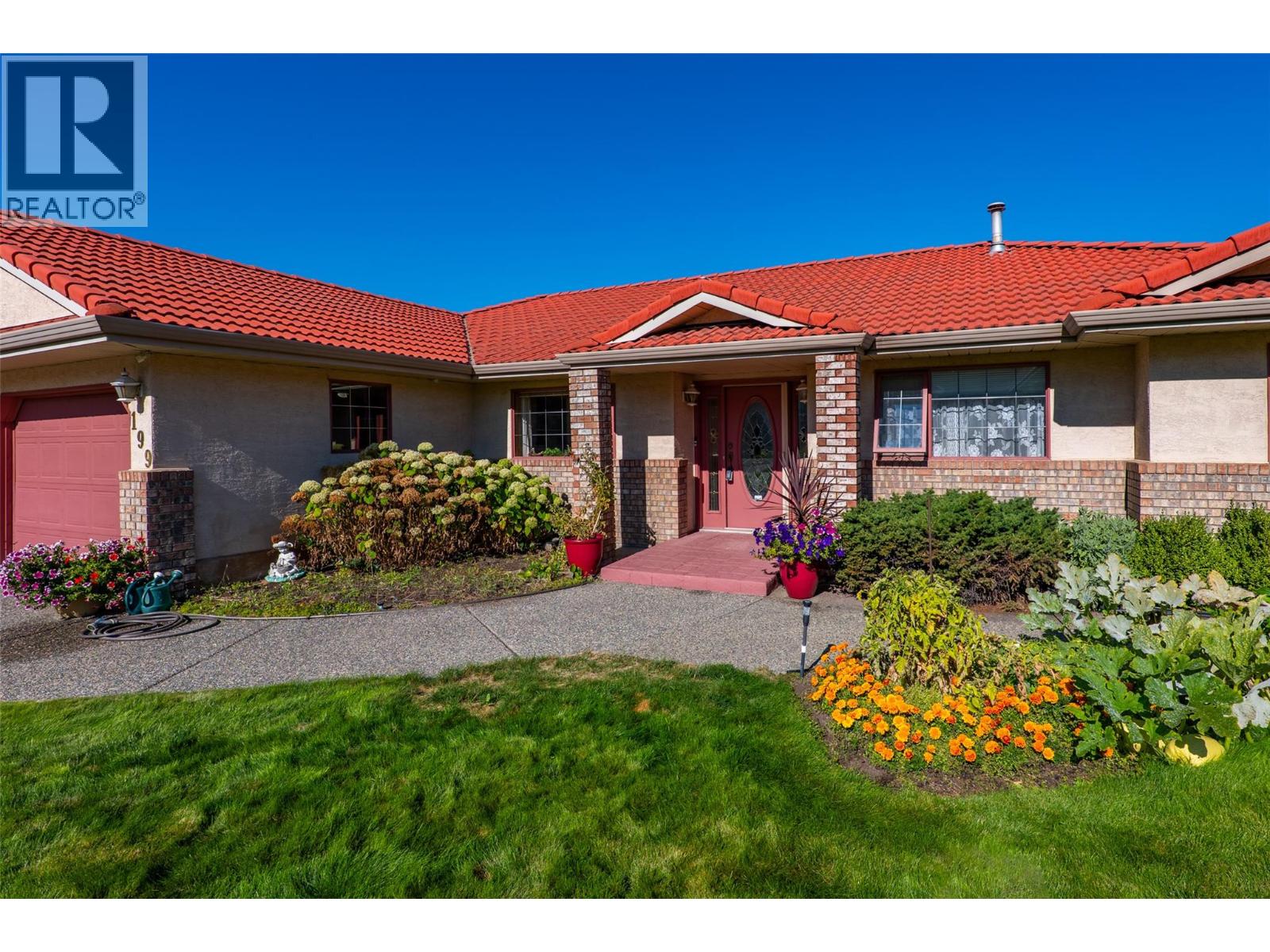 199 Coppertree Court, Kamloops, British Columbia  V2E 2N4 - Photo 2 - 10401170