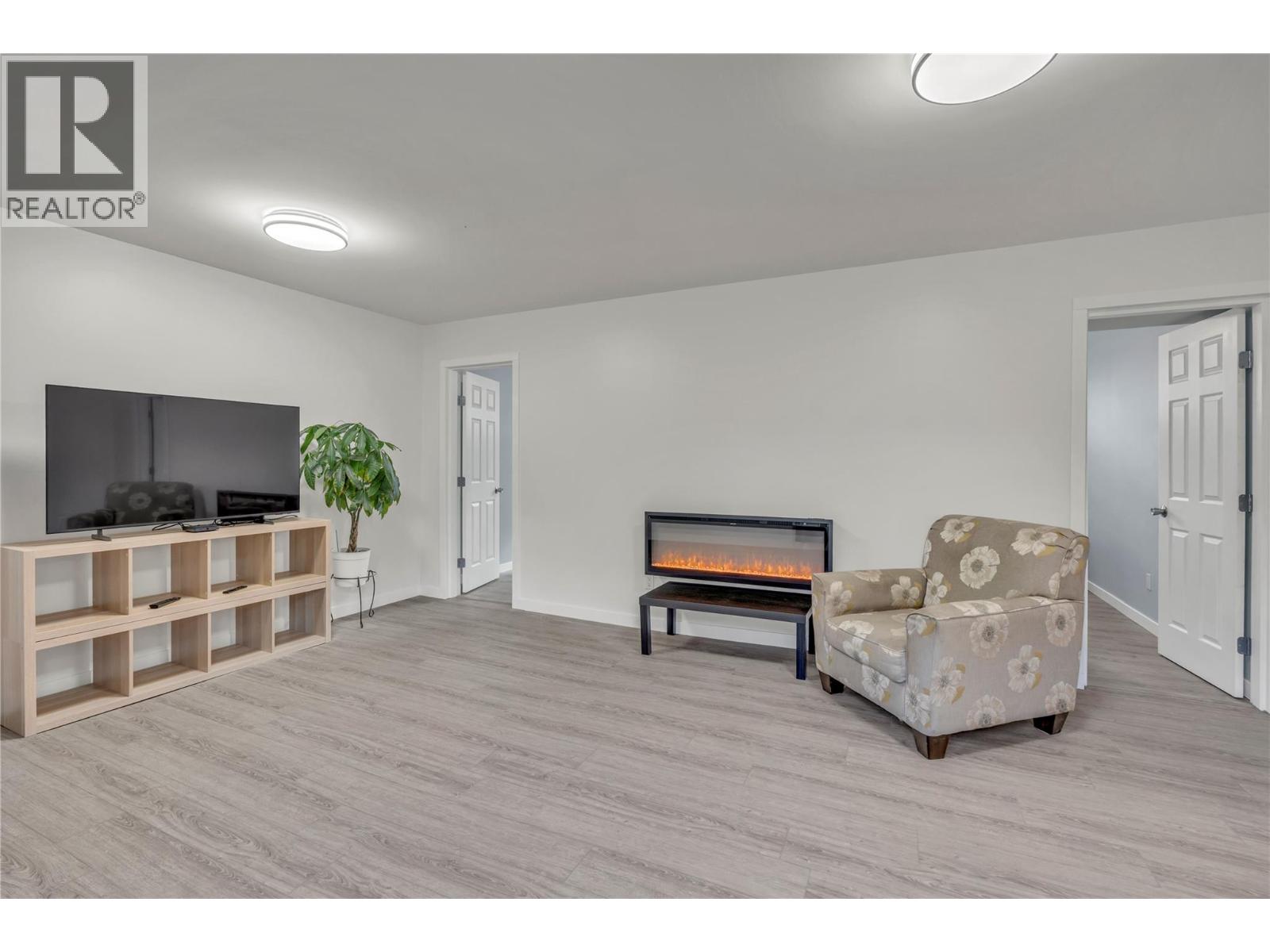 826 3rd Avenue, Keremeos, British Columbia  V0X 1N0 - Photo 32 - 10401086