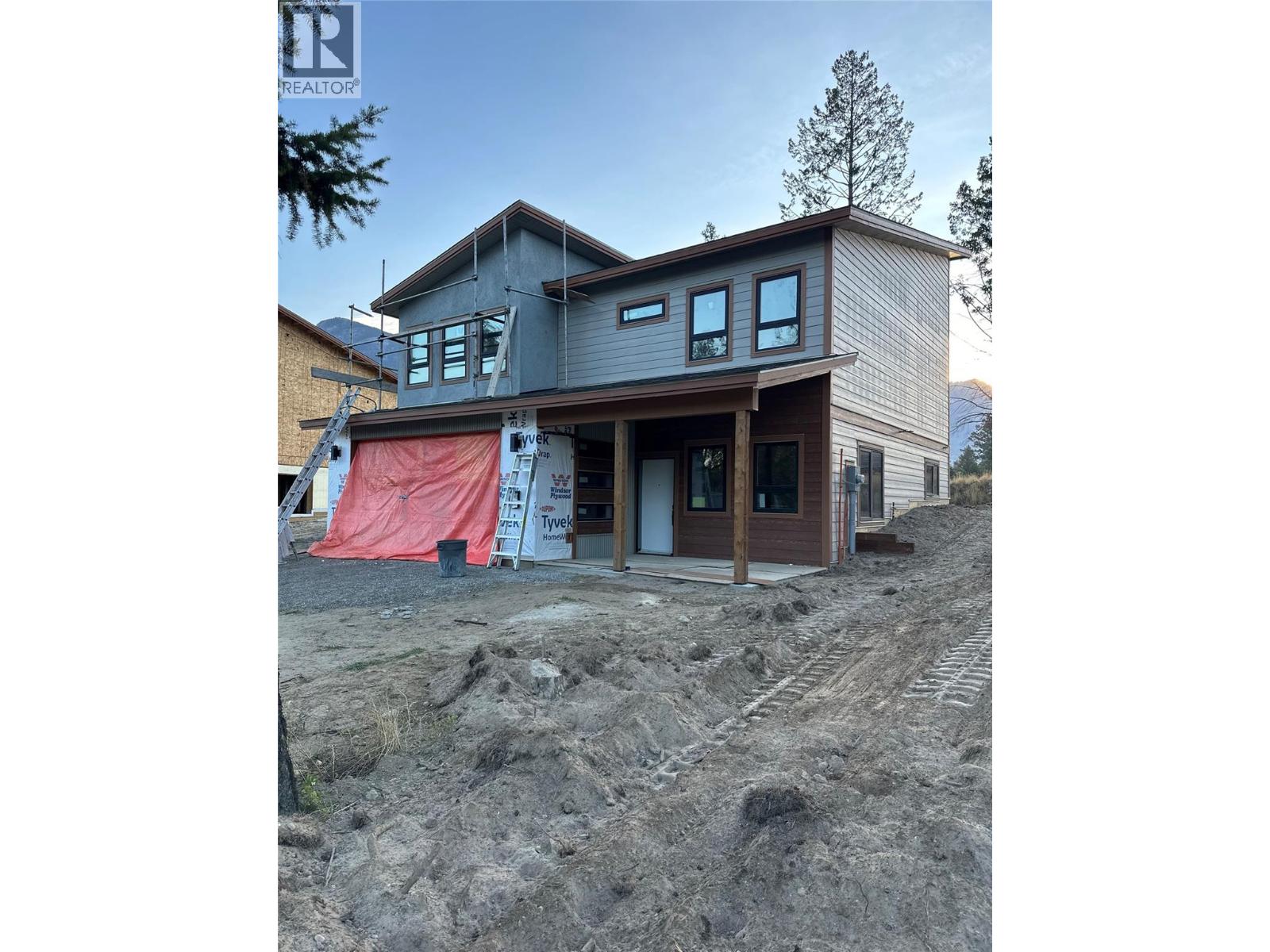 1210 Swansea Crescent, Windermere, British Columbia  V0B 1J0 - Photo 1 - 10400991