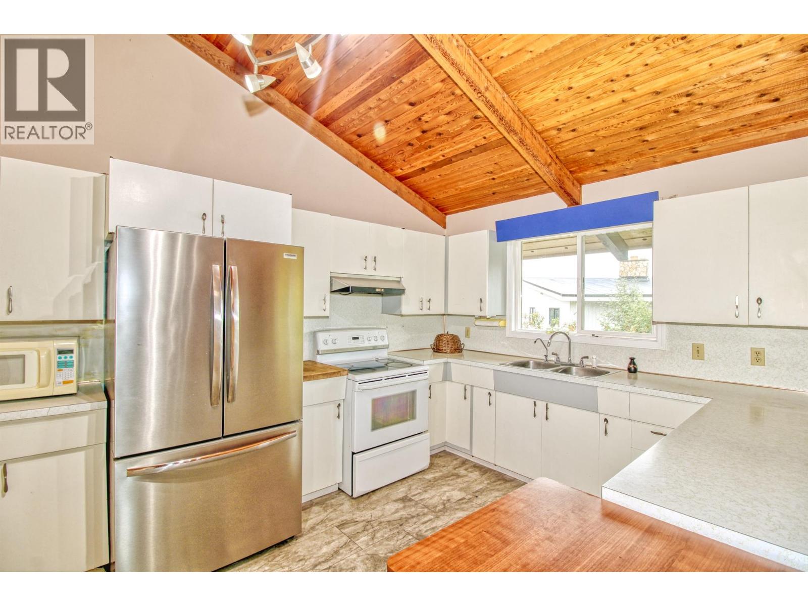 9109 Husband Road, Coldstream, British Columbia  V1B 1M8 - Photo 11 - 10401165
