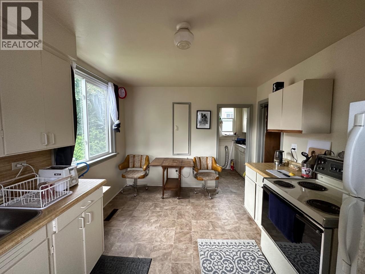 411 Latimer Street, Nelson, British Columbia  V1L 4T7 - Photo 10 - 10401175