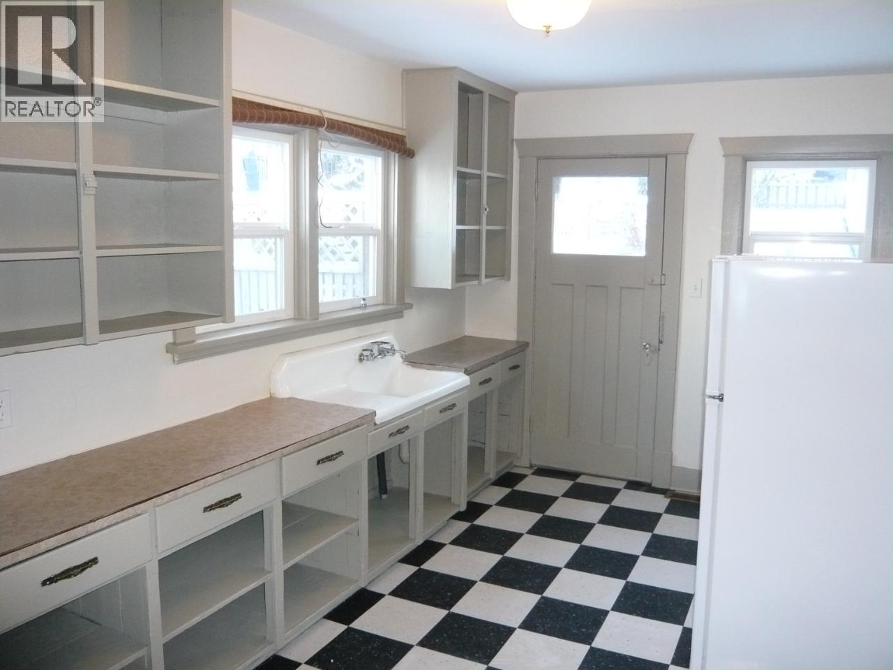 411 Latimer Street, Nelson, British Columbia  V1L 4T7 - Photo 13 - 10401175