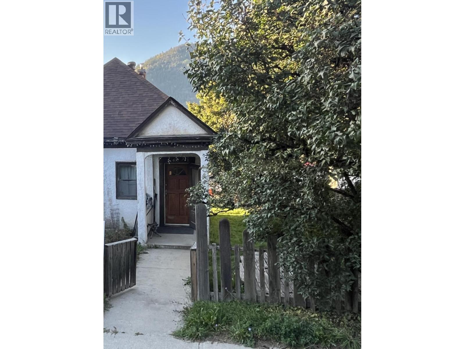 411 Latimer Street, Nelson, British Columbia  V1L 4T7 - Photo 2 - 10401175