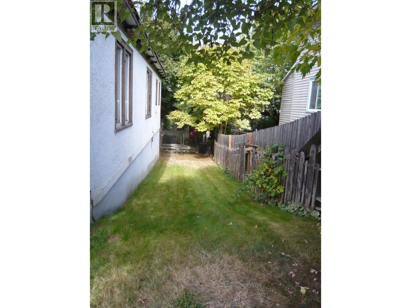 411 Latimer Street, Nelson, British Columbia  V1L 4T7 - Photo 3 - 10401175