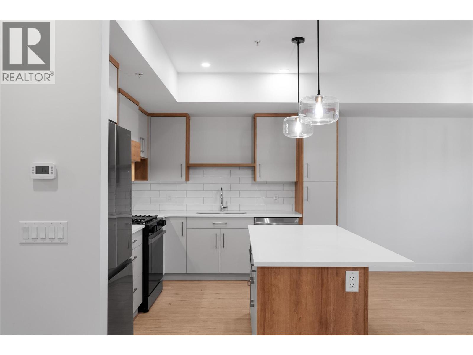 1844 Qu'appelle Boulevard Unit# 203, Kamloops, British Columbia  V2E 0E8 - Photo 4 - 10400961