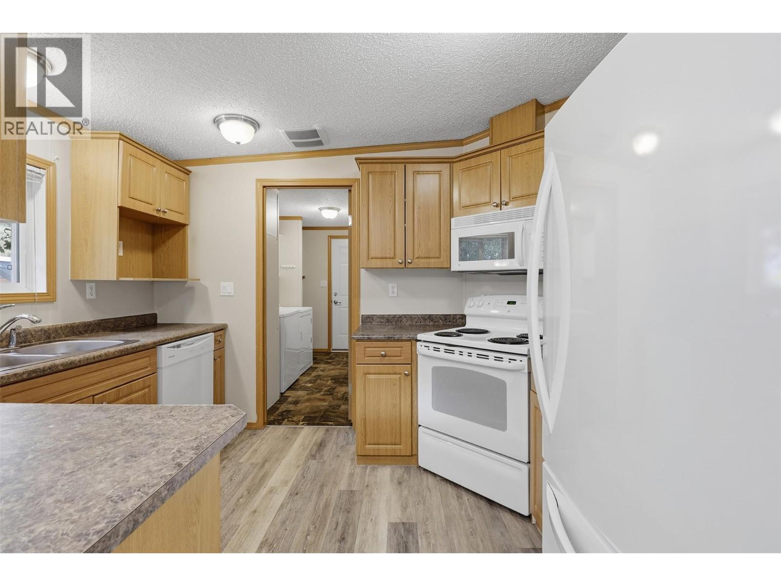 7545 Dallas Drive Unit# 27, Kamloops, British Columbia  V2C 6X5 - Photo 12 - 10401151