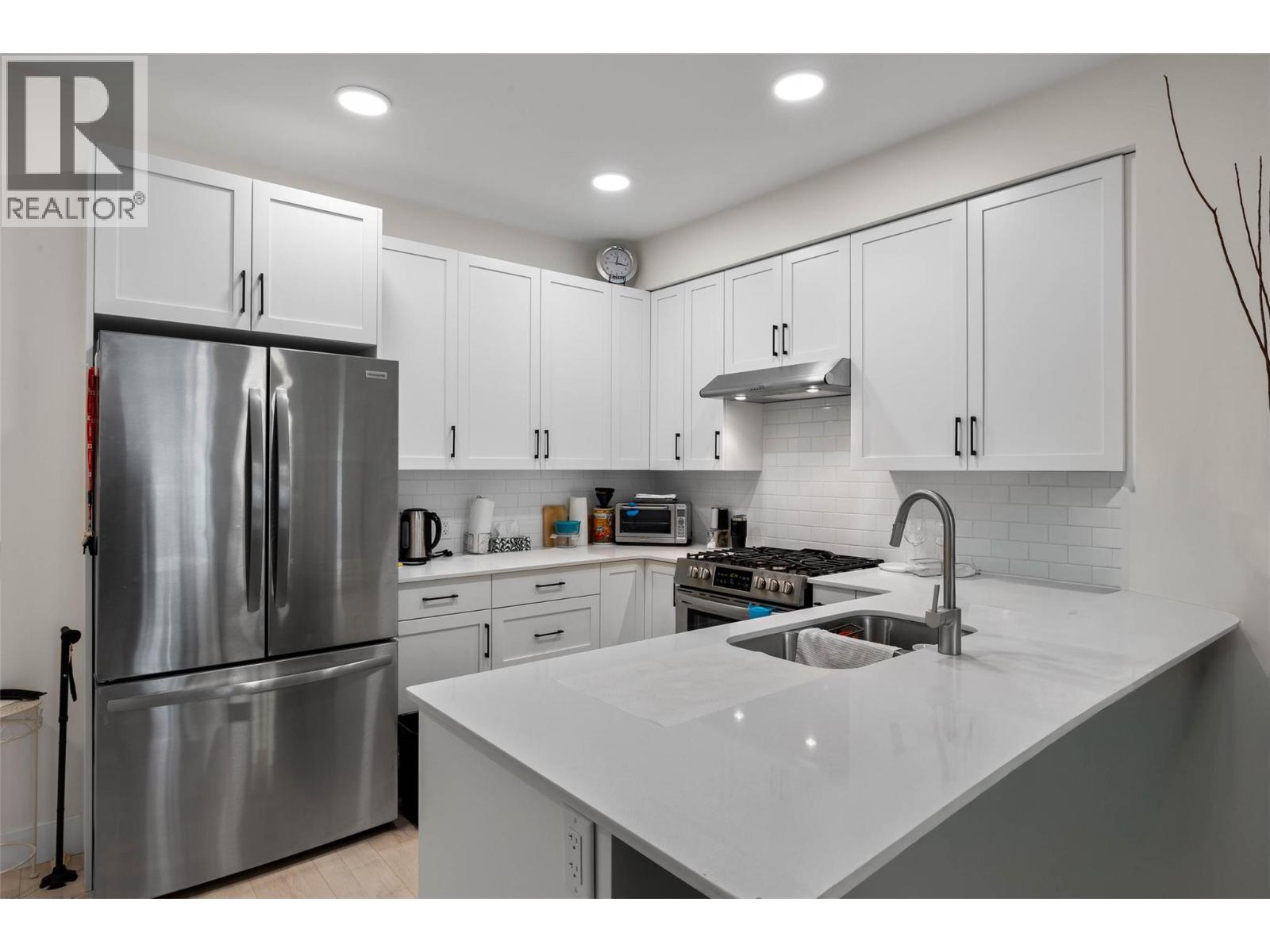 651 Dunes Drive Unit# 306, Kamloops, British Columbia  V2H 1T7 - Photo 3 - 10401075
