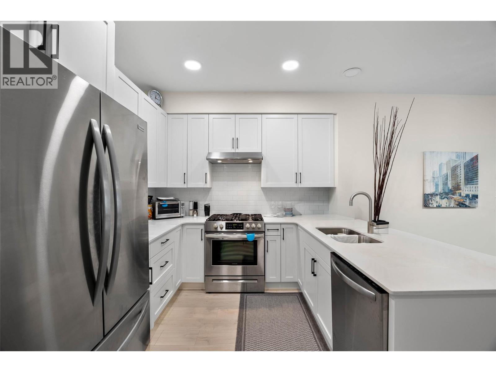 651 Dunes Drive Unit# 306, Kamloops, British Columbia  V2H 1T7 - Photo 4 - 10401075
