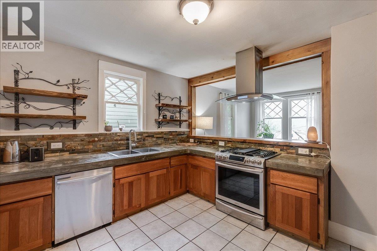 1008 Observatory Street, Nelson, British Columbia  V1L 5P3 - Photo 11 - 10400483
