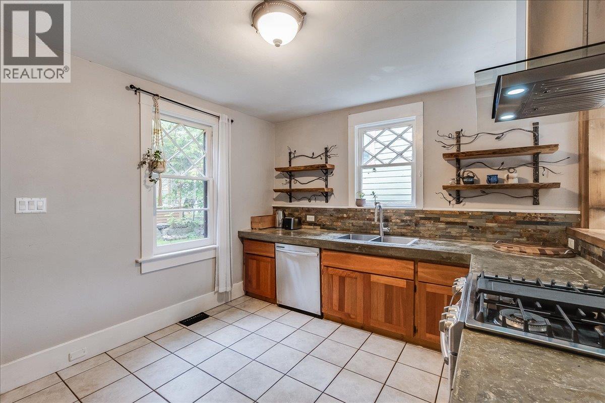 1008 Observatory Street, Nelson, British Columbia  V1L 5P3 - Photo 12 - 10400483