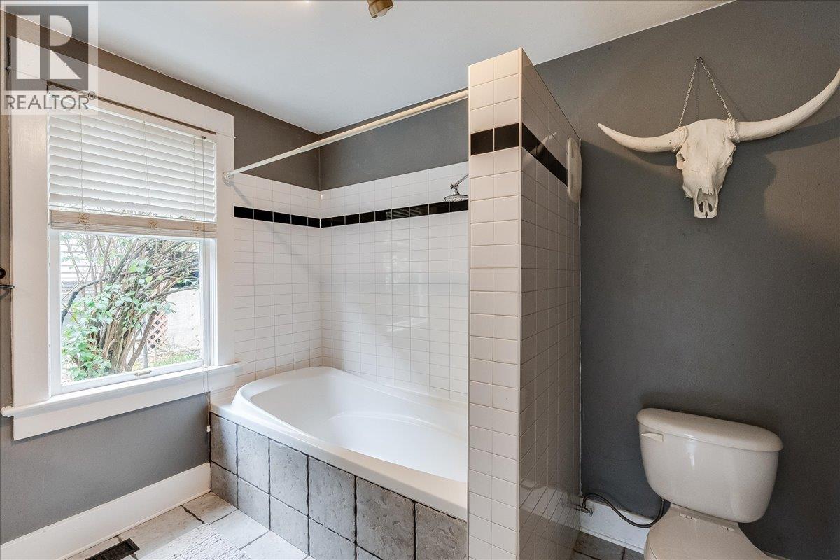 1008 Observatory Street, Nelson, British Columbia  V1L 5P3 - Photo 16 - 10400483
