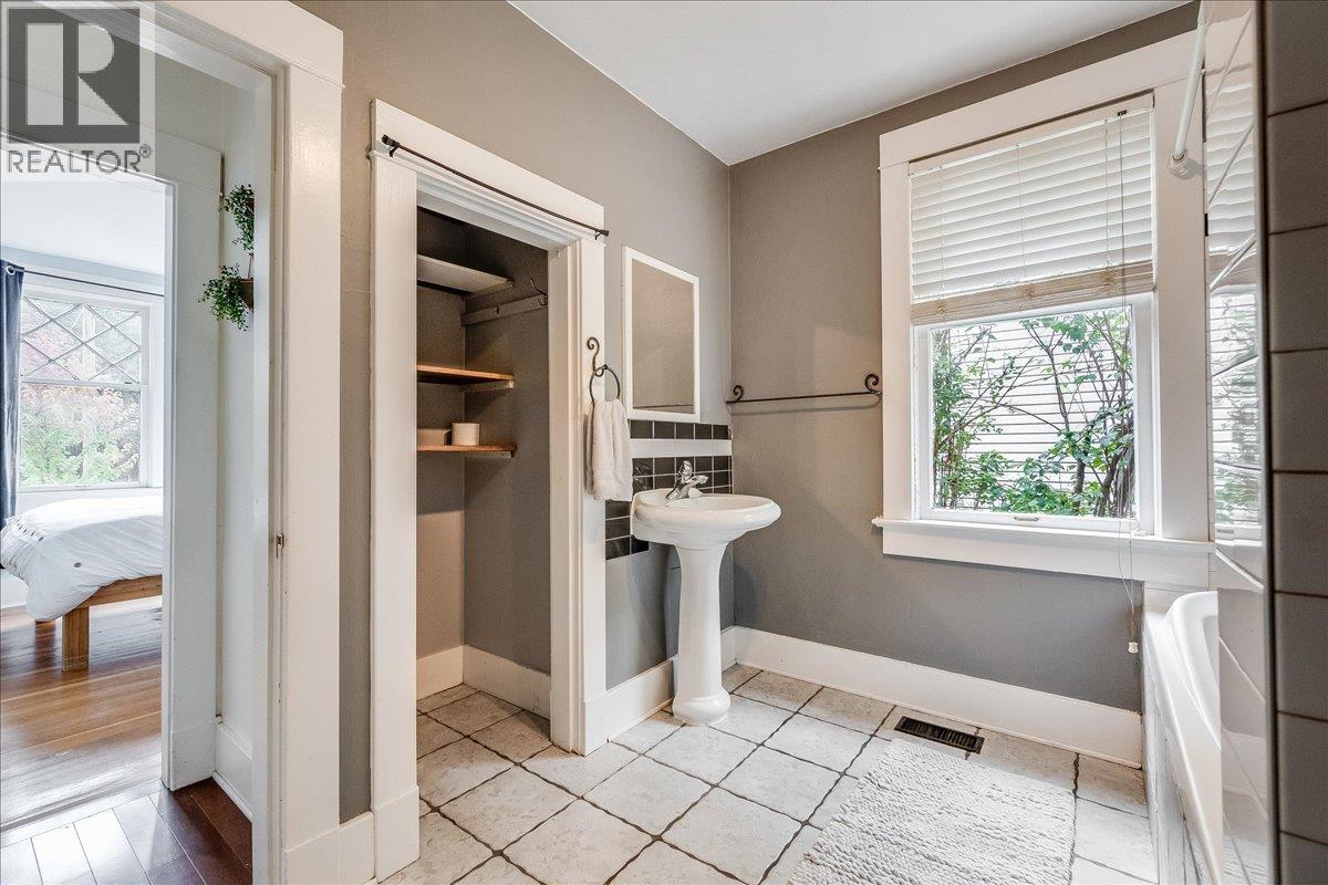 1008 Observatory Street, Nelson, British Columbia  V1L 5P3 - Photo 17 - 10400483
