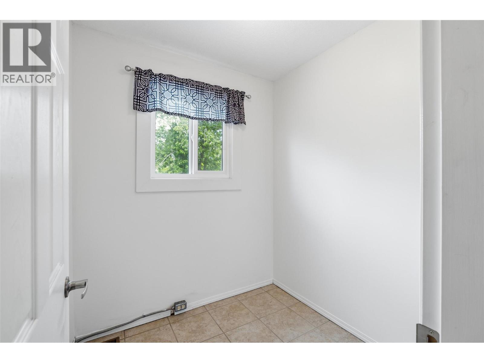 249 Kitchener Crescent Unit# 5, Kamloops, British Columbia  V2B 1B9 - Photo 37 - 10401141
