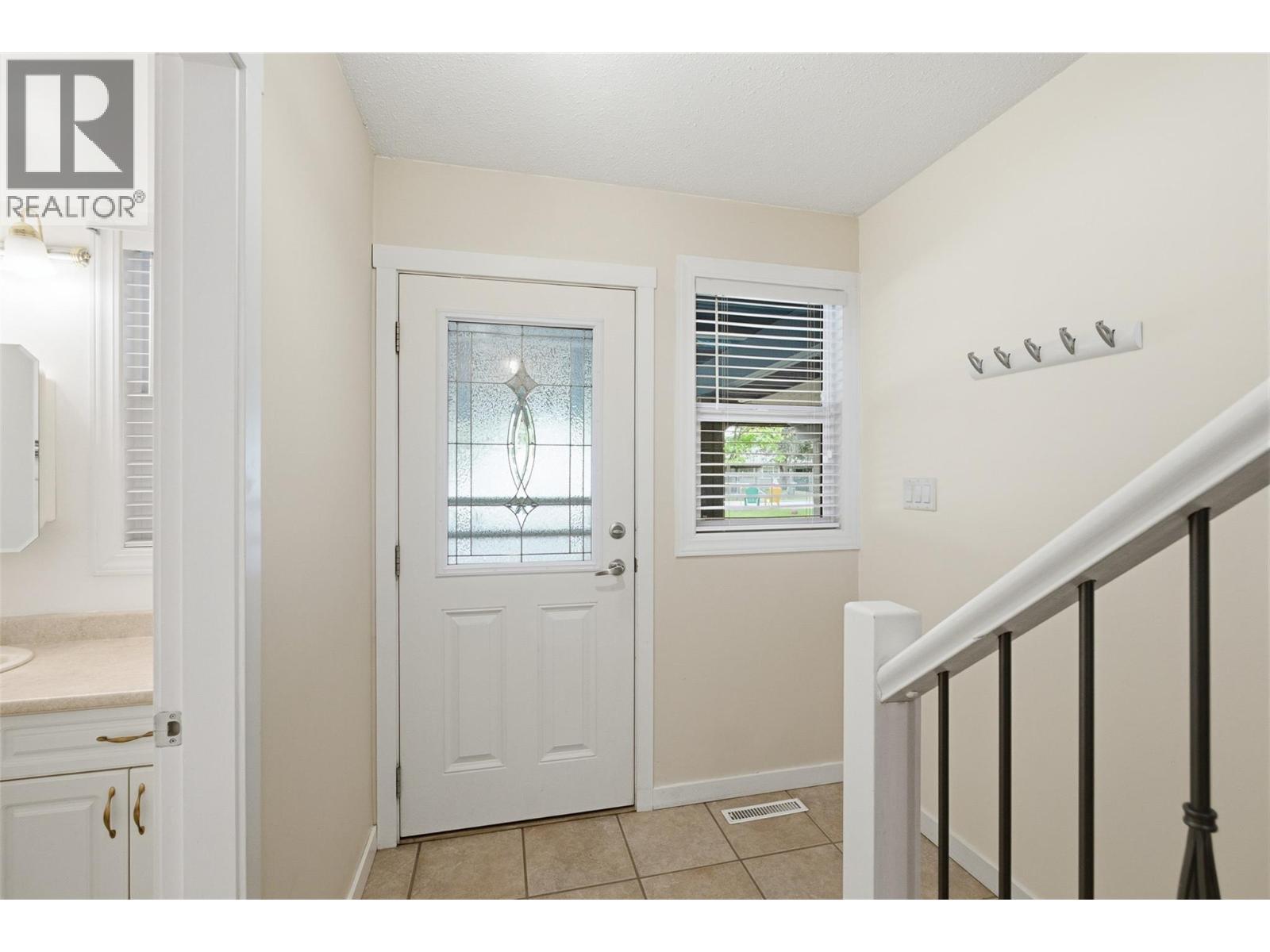 249 Kitchener Crescent Unit# 5, Kamloops, British Columbia  V2B 1B9 - Photo 5 - 10401141