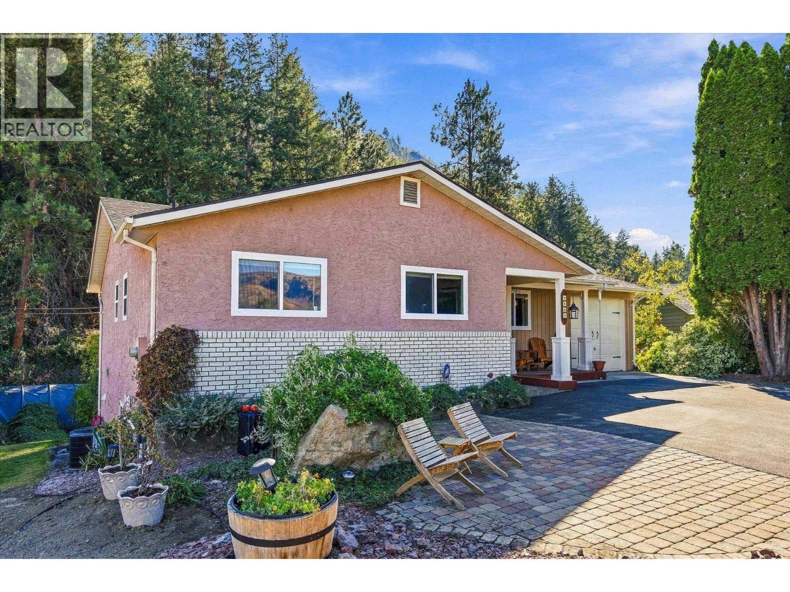 2684 Alhambra Drive, West Kelowna, British Columbia  V1Z 3A8 - Photo 2 - 10400867