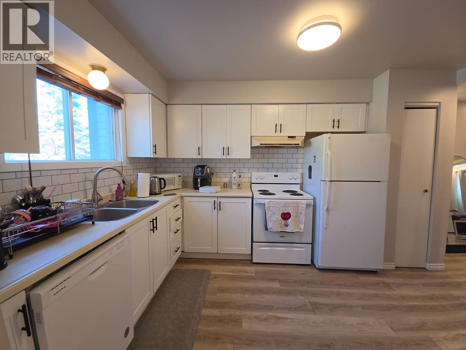 240 Spieker Avenue, Tumbler Ridge, British Columbia  V0C 2W0 - Photo 9 - 10400886