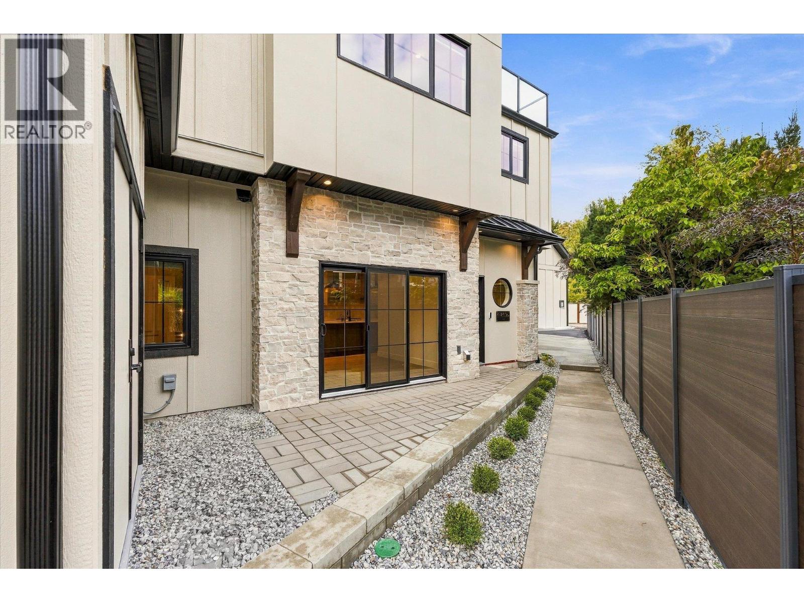 2435 Taylor Crescent Unit# 4, Kelowna, British Columbia  V1Y 1L9 - Photo 4 - 10401225