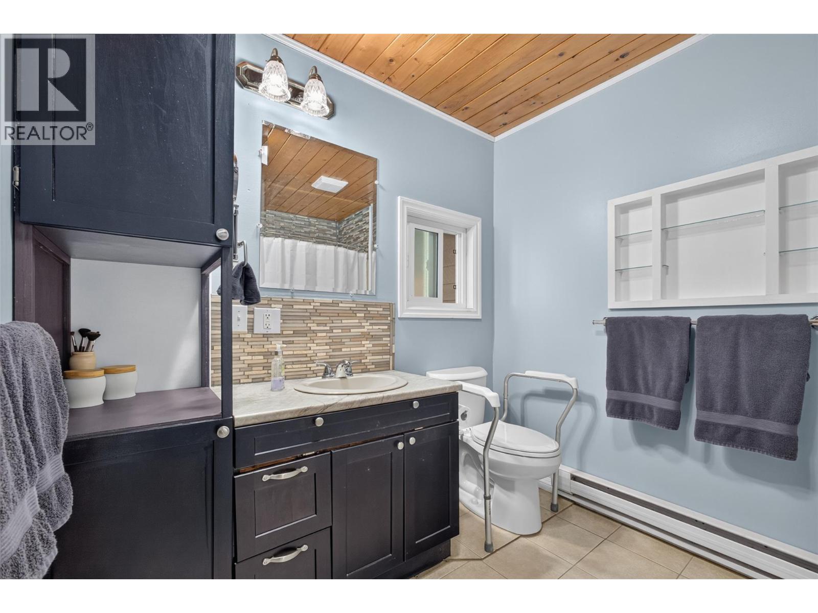 8008 Victoria Road, Summerland, British Columbia  V0H 1Z2 - Photo 13 - 10400358
