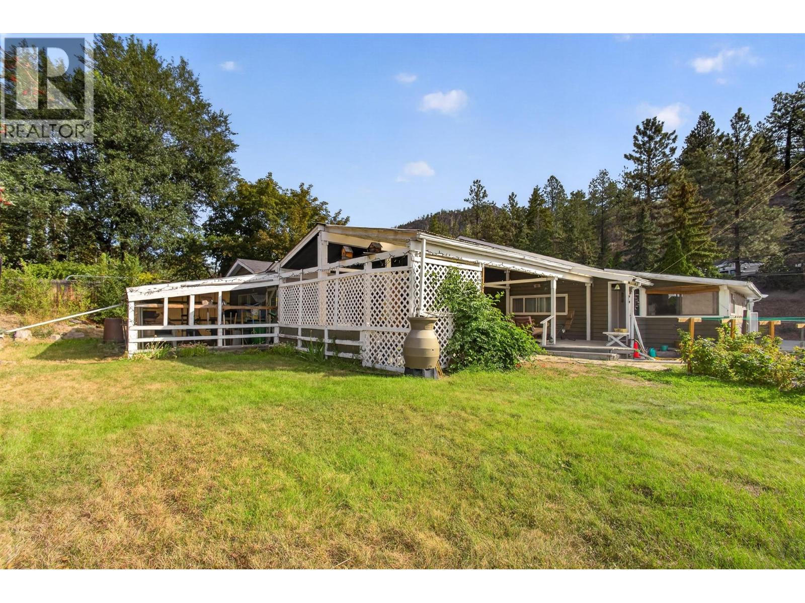 8008 Victoria Road, Summerland, British Columbia  V0H 1Z2 - Photo 2 - 10400358