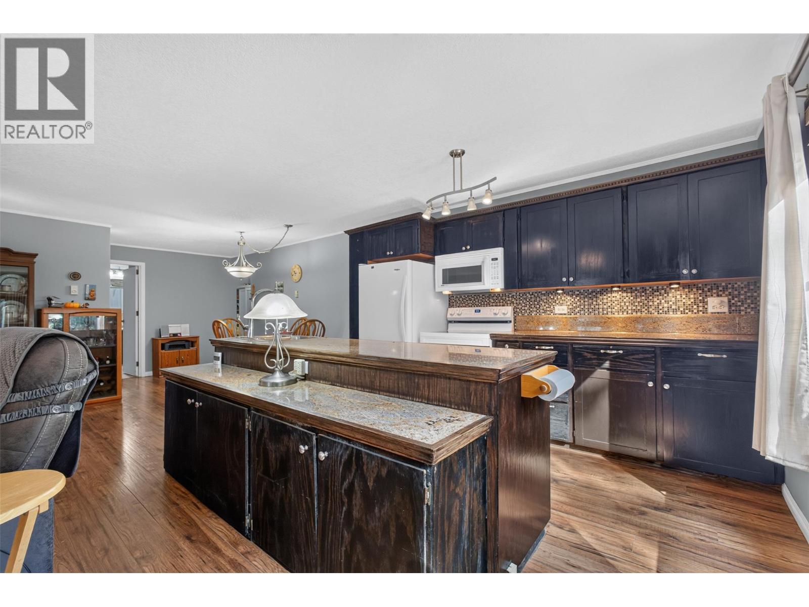 8008 Victoria Road, Summerland, British Columbia  V0H 1Z2 - Photo 3 - 10400358