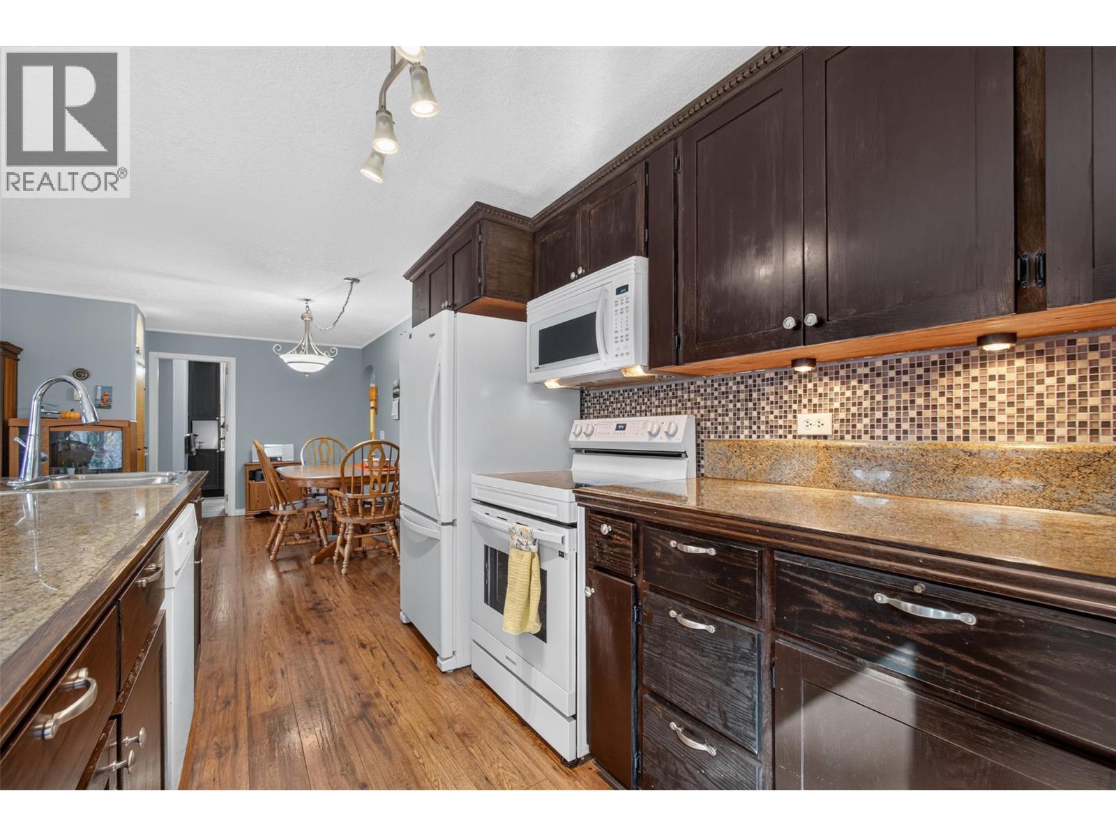 8008 Victoria Road, Summerland, British Columbia  V0H 1Z2 - Photo 5 - 10400358