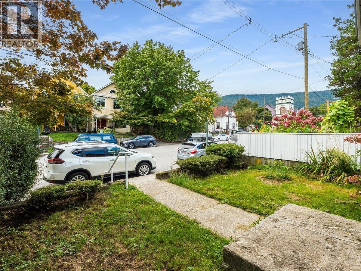 413 Silica Street, Nelson, British Columbia  V1L 4M6 - Photo 2 - 10400938