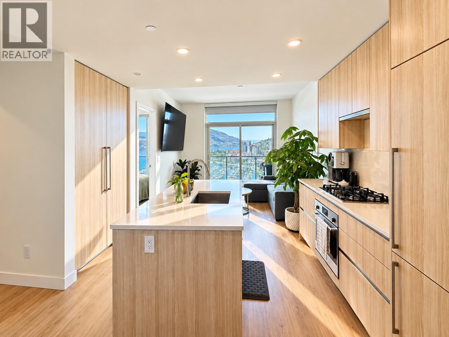 238 Leon Avenue Unit# 1901, Kelowna, British Columbia  V1Y 6H9 - Photo 5 - 10400670