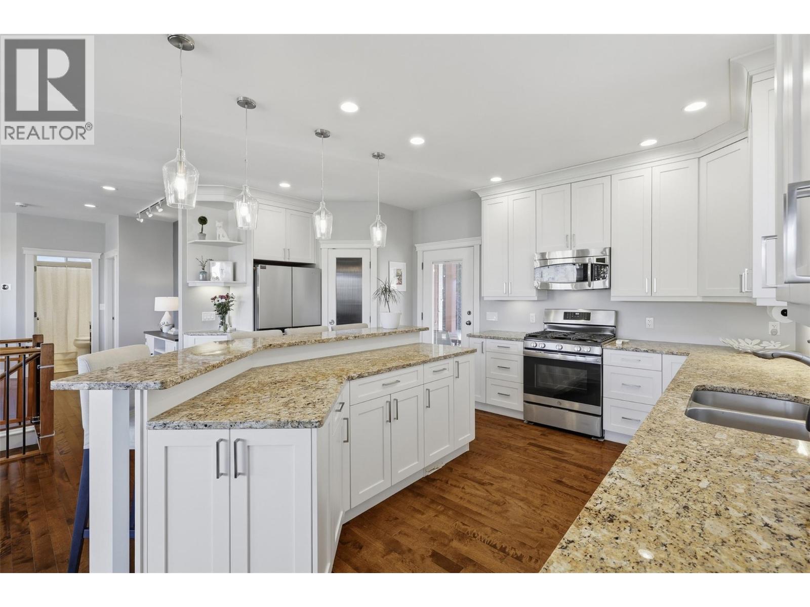 1933 Galore Crescent, Kamloops, British Columbia  V2E 0E7 - Photo 14 - 10400841